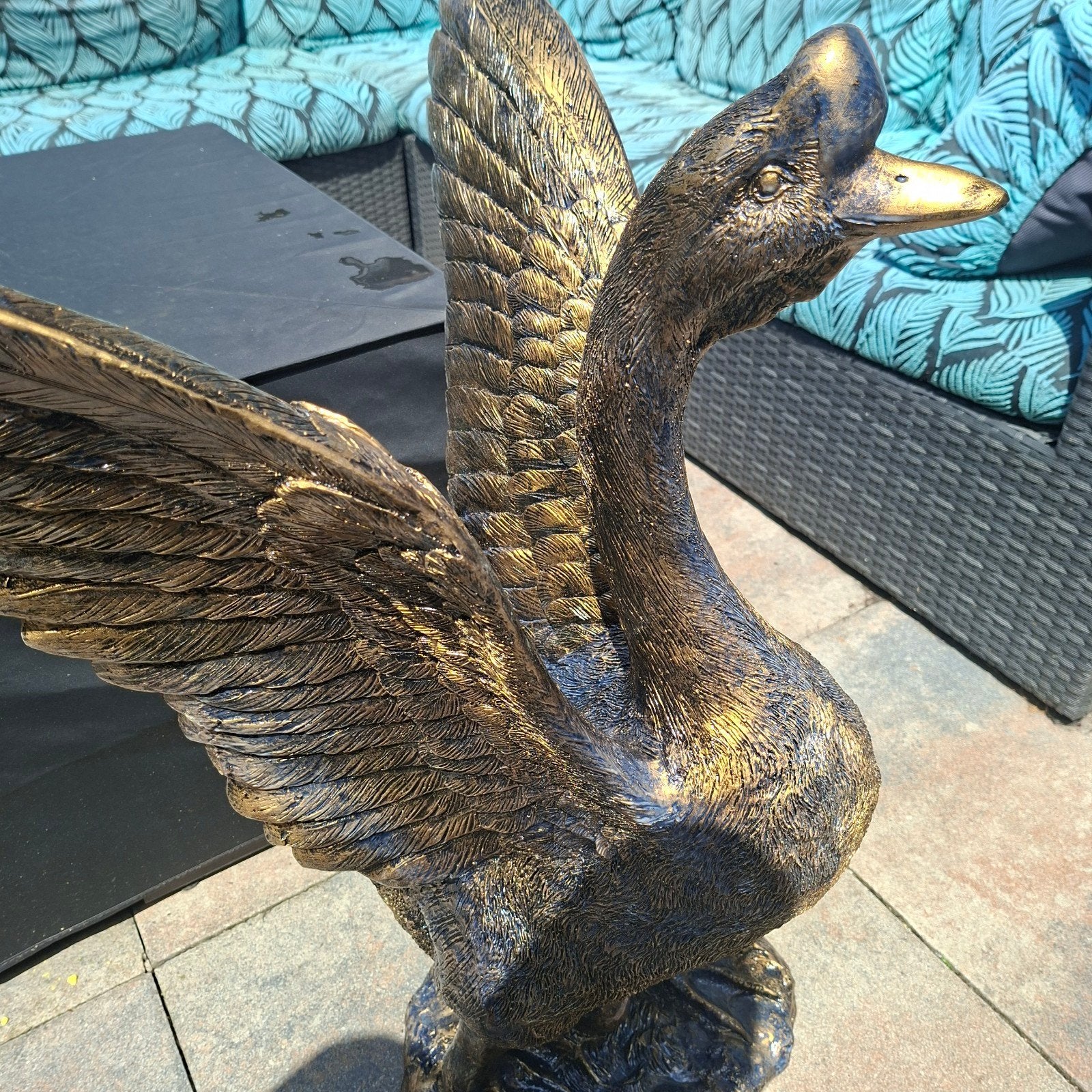 Prachtig tuinbeeld antiek goud gans met vleugels uit, Tuin en Terras, Tuinbeelden, Ophalen, Nieuw, Overige materialen, Dierenbeeld