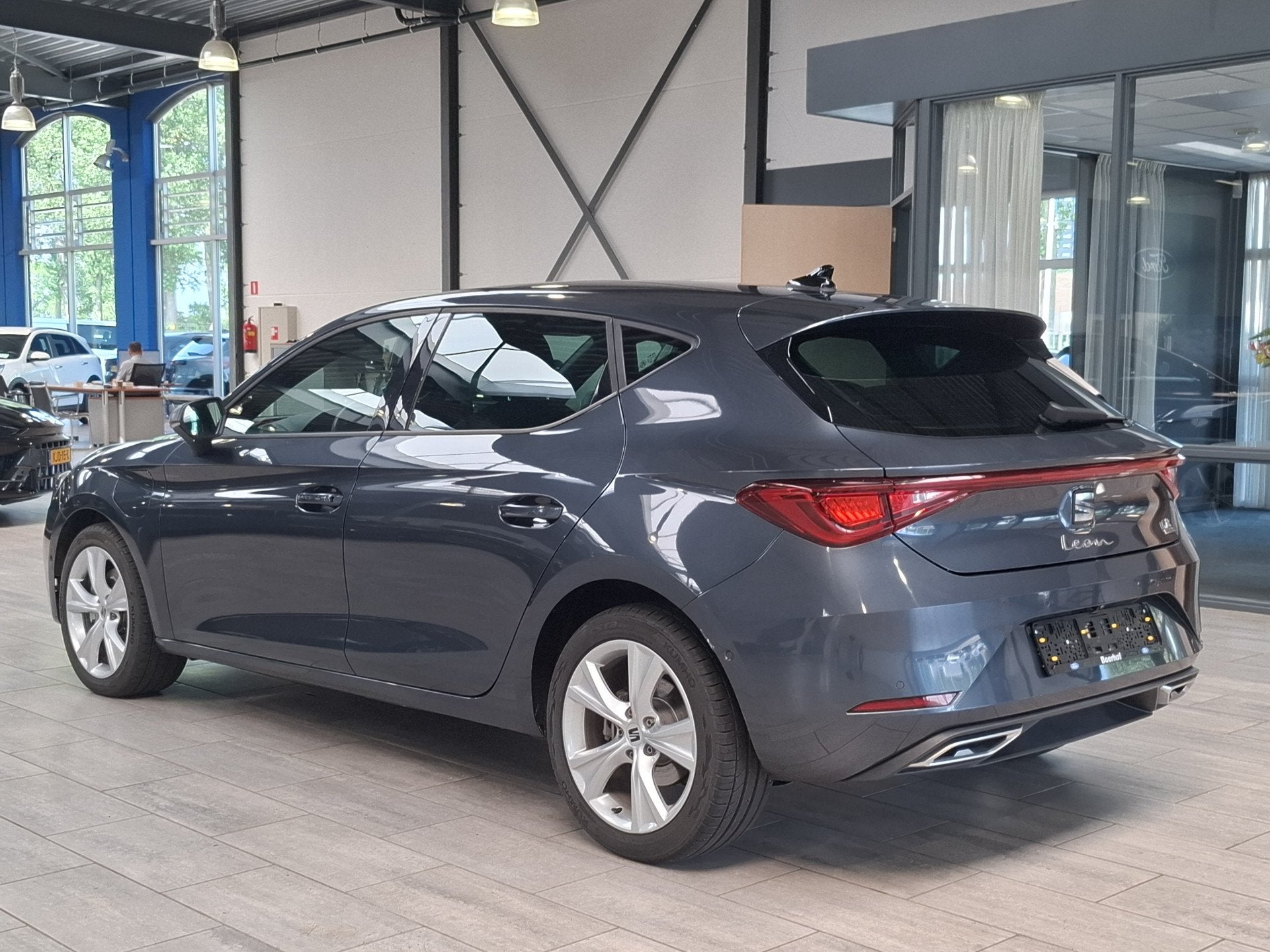 SEAT Leon 1.5 TSI e-Hybrid 204 pk FR Business | Stoel- en st, Stof, Zwart, 4 cilinders, Bedrijf