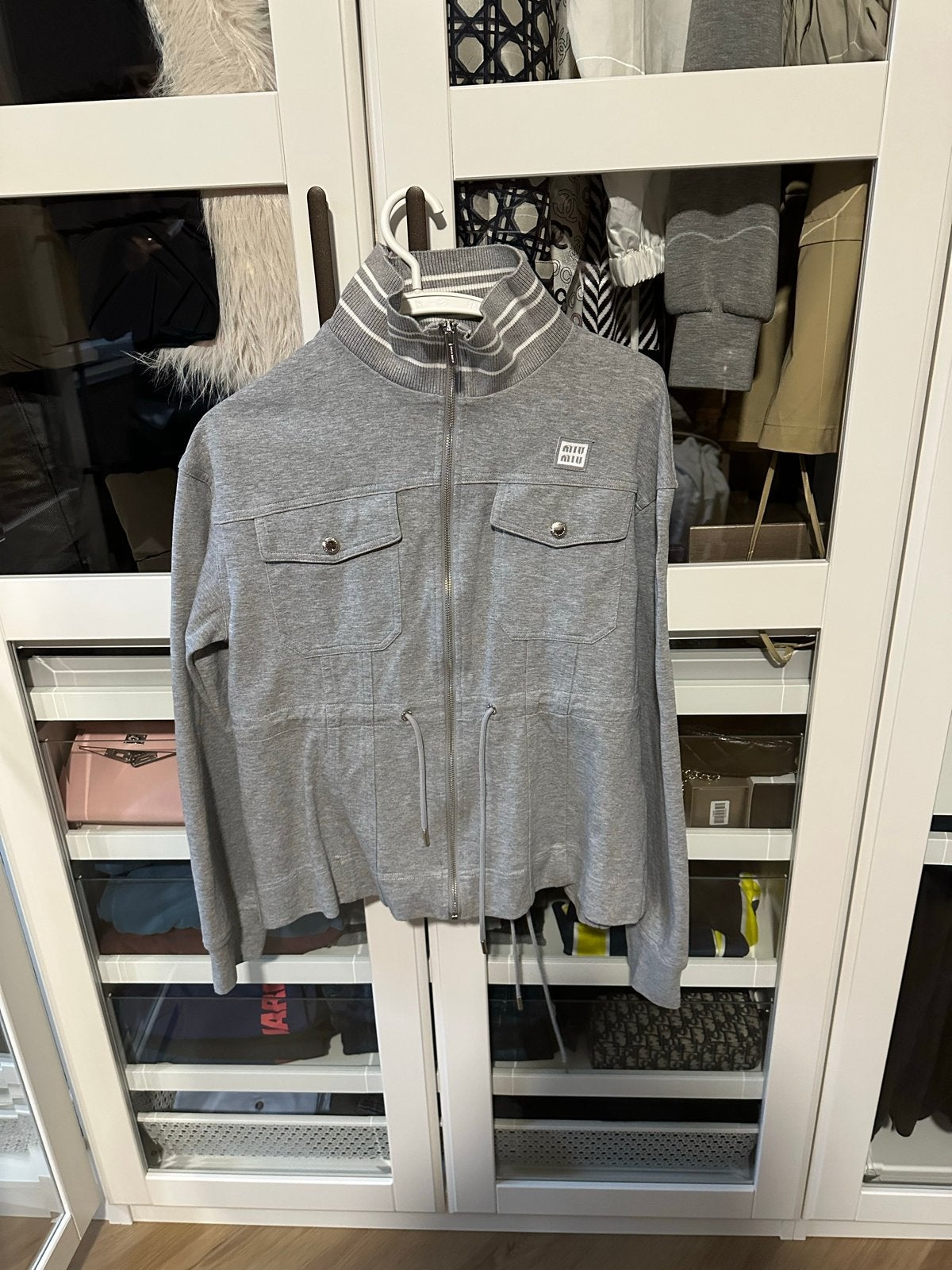 Miu Miu Pak Maat L - Zo goed als nieuw, Kleding | Dames, Ophalen of Verzenden, Zo goed als nieuw, Maat 42/44 (L), Grijs