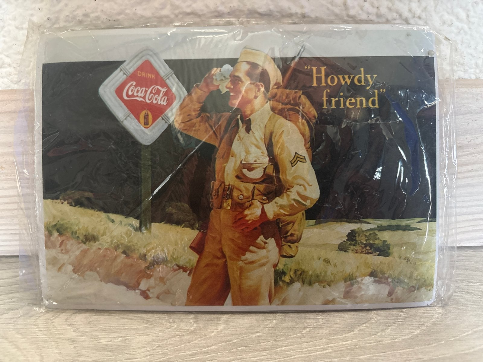 Coca-Cola "Howdy Friend" Metalen Bord WOII GI Reproductie, Ophalen of Verzenden, Nieuw, Reclamebord