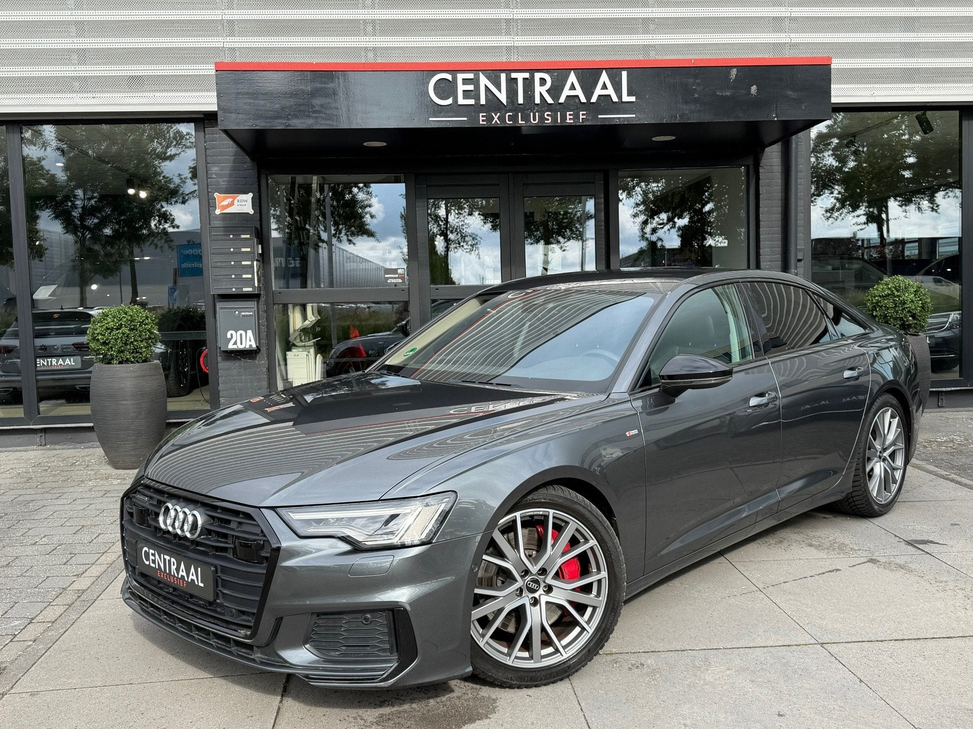 Audi A6 Limousine 55 TFSI e quattro S-line Pano|367PK|ACC|Ca, Auto's, Audi, Automaat, Gebruikt, Zwart, Origineel Nederlands