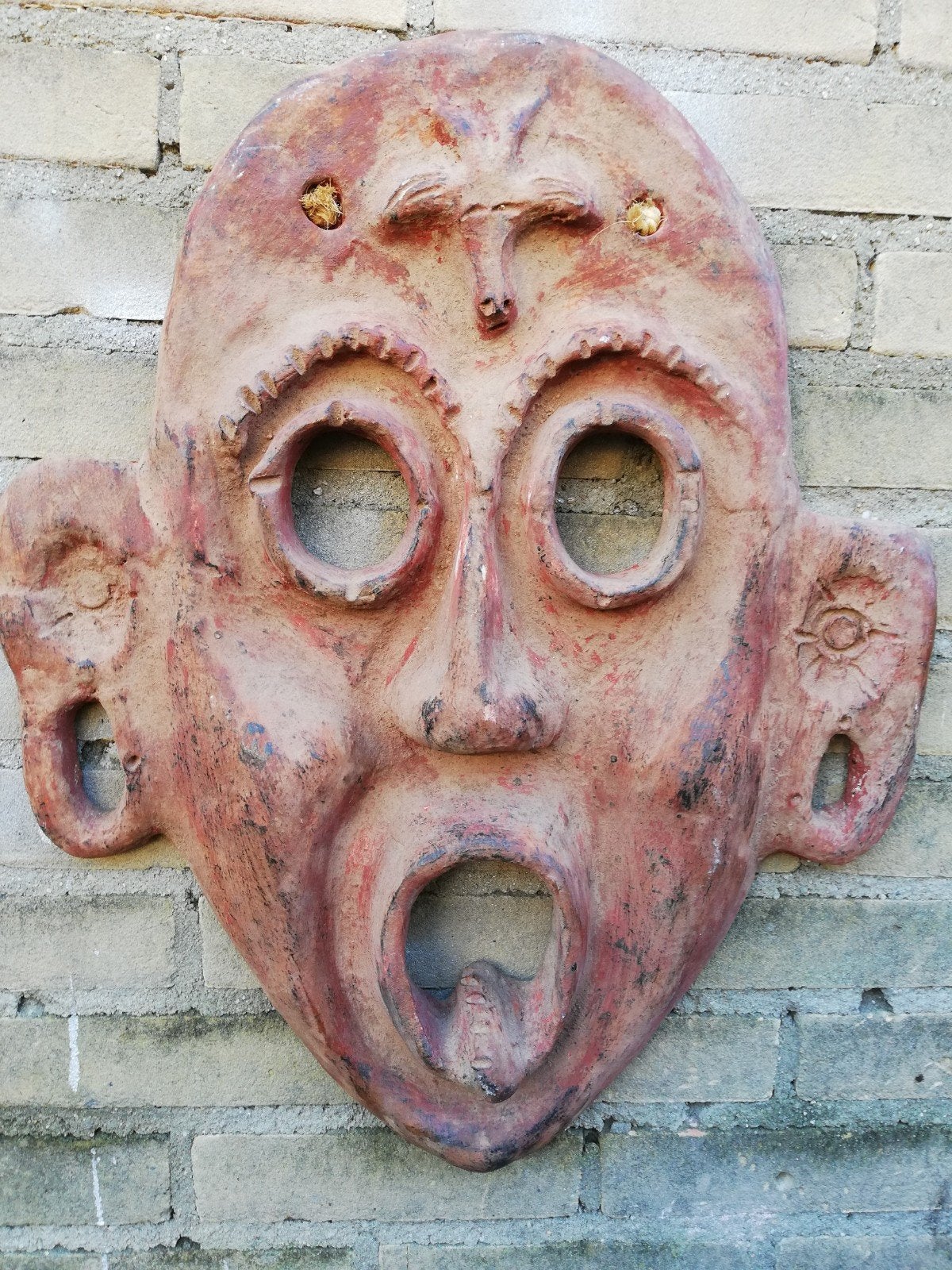 Wall mask. Terra-cotta. Tanzania? 53/43 cm, Ophalen, Afrika, Handgemaakt, Overige materialen