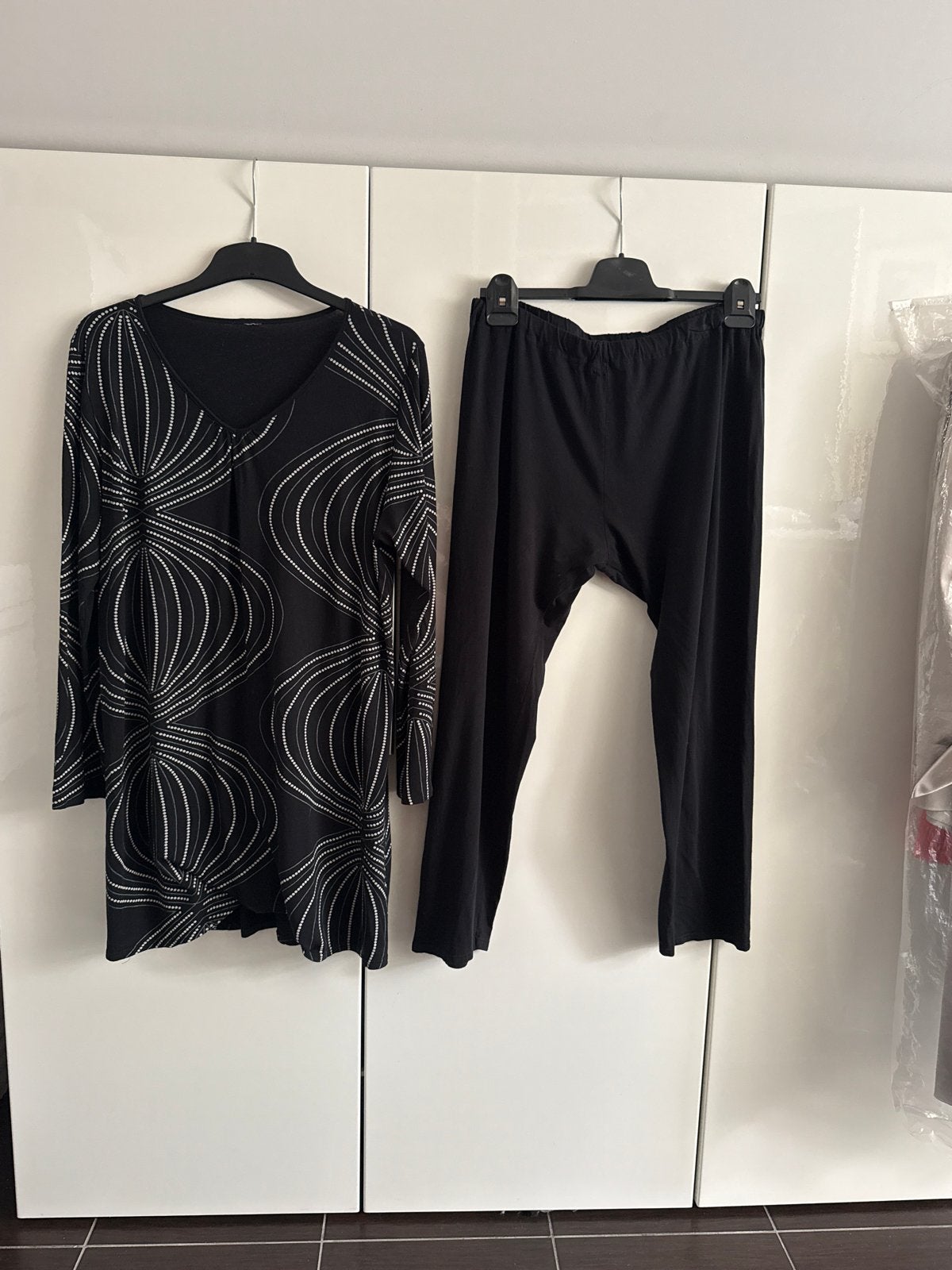 Zwart-wit tuniek en legging set, Zwart, Maat 42/44 (L), Ophalen of Verzenden, Driekwart