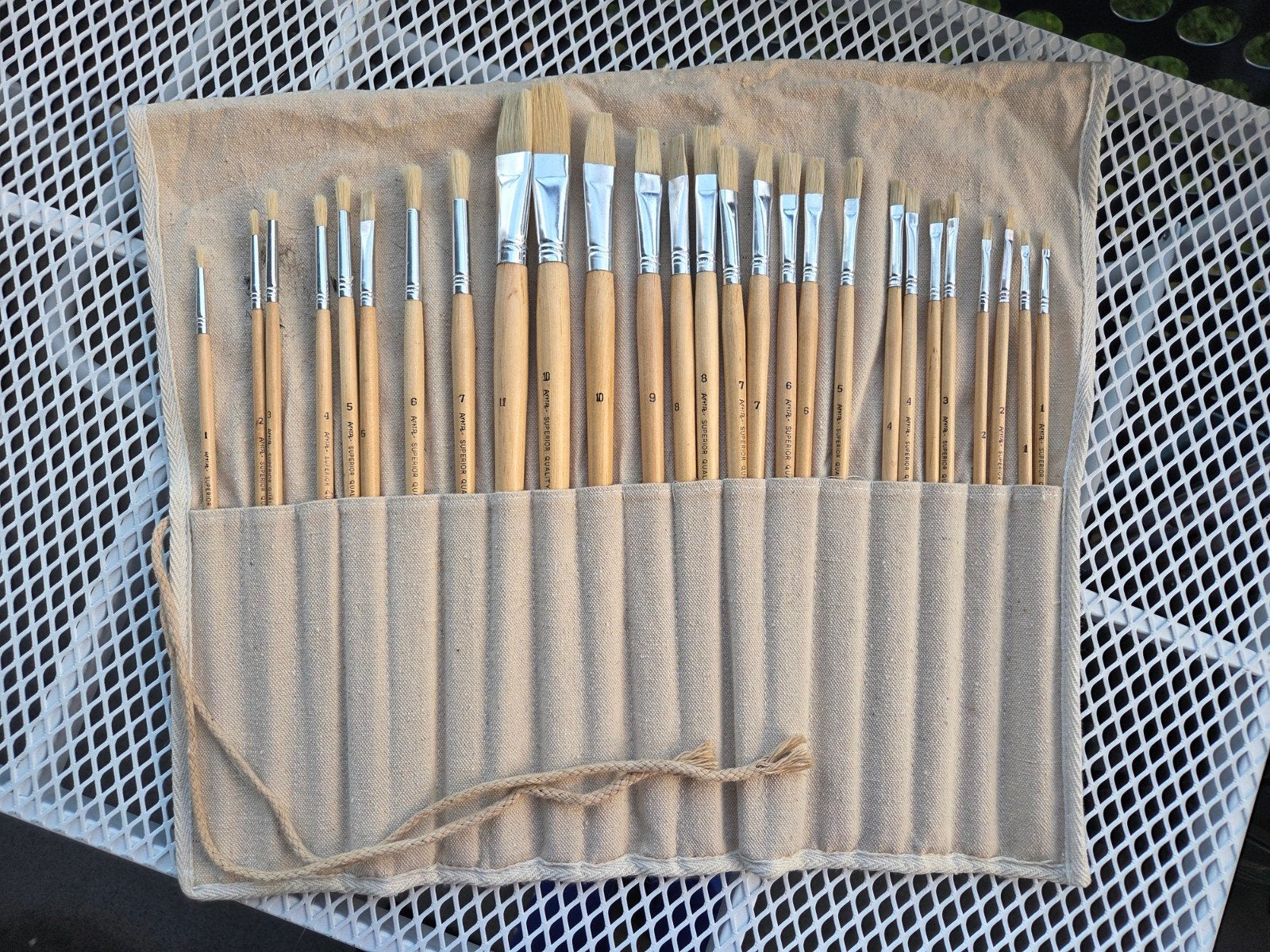 Complete set schilderkwasten in oprolbare etui, Ophalen of Verzenden, Zo goed als nieuw, Penseel of Kwast