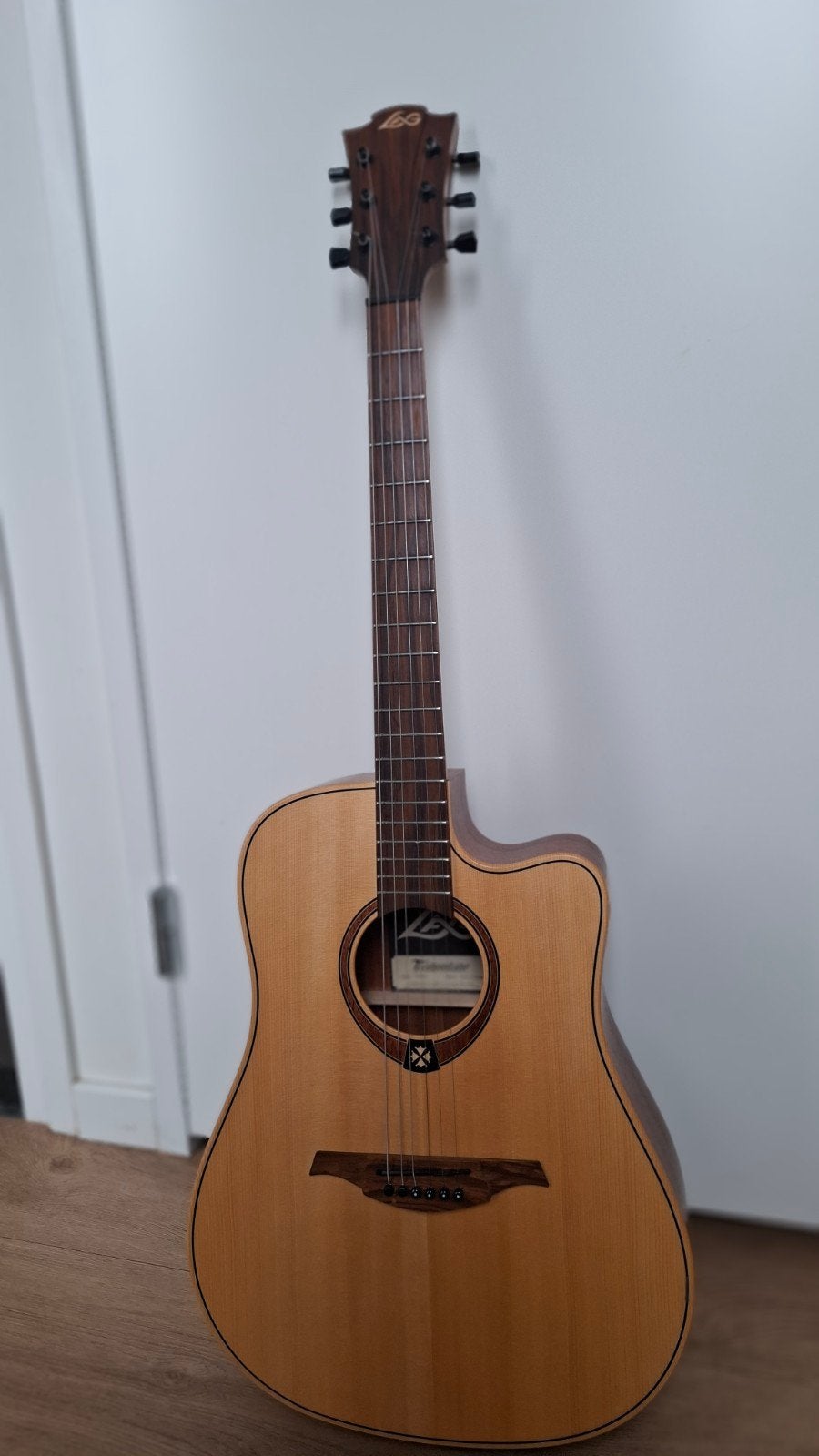 LAG Tramontane T70DCE Western gitaar met element, Ophalen