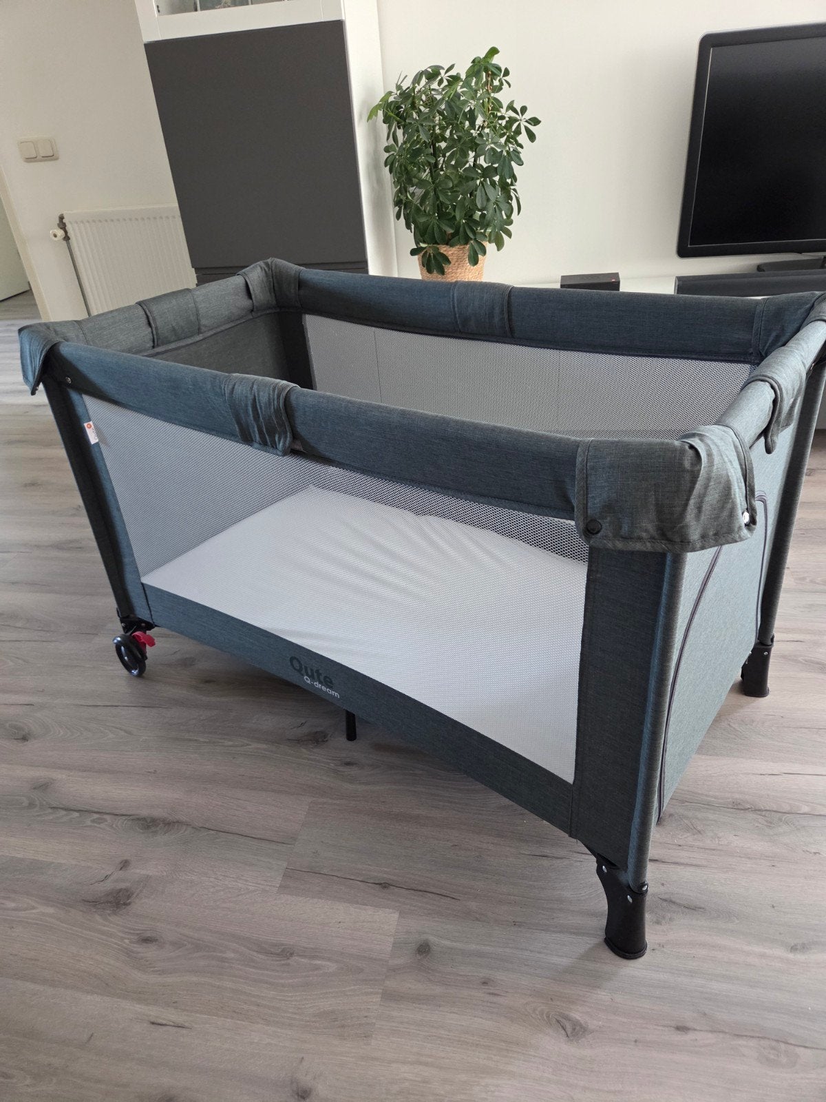Campingbed Qute Q-dream met matras (nieuwstaat), Ophalen of Verzenden, Zo goed als nieuw, Minder dan 140 cm, Matras