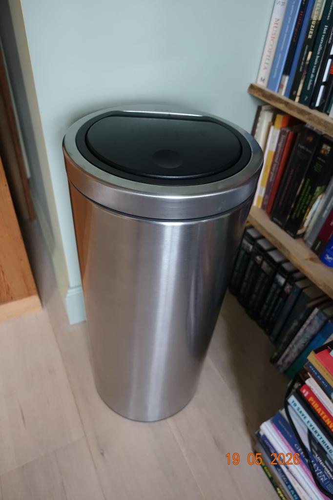 Brabantia rvs touchbin afvalbak 30ltr. geen schade of deuken, Ophalen, Gebruikt, 50 tot 75 cm, 20 tot 30 liter