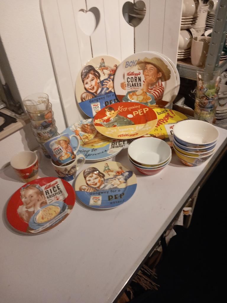 Kellogs servies, Huis en Inrichting, Keuken | Servies, Gebruikt, Compleet servies, Overige stijlen, Keramiek, Ophalen of Verzenden
