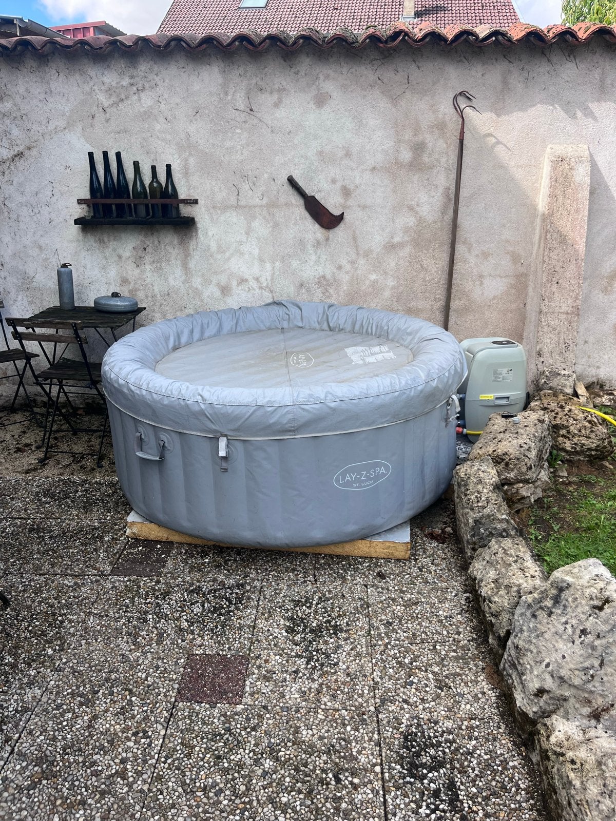Opblaasbare Lay-Z-Spa jacuzzi voor 4 personen, Ophalen, Zo goed als nieuw, Afdekzeil, Opblaasbaar