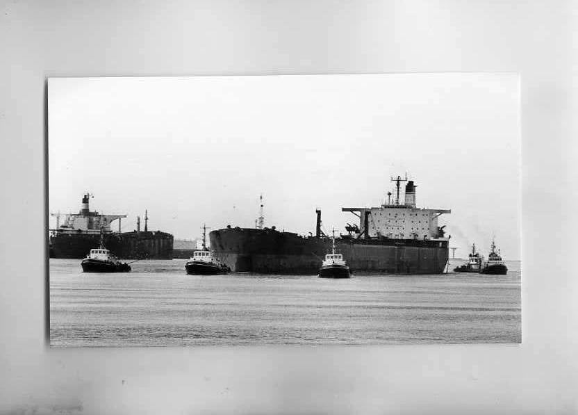 scheepvaart-HOEK VAN HOLLAND/ROTTERDAM-berging NRS-visserij, Ophalen of Verzenden, Zo goed als nieuw, Motorboot, Boek of Tijdschrift