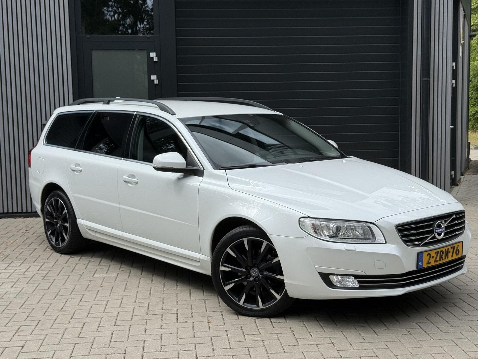 Volvo V70 1.6 T4 Nordic+ (bj 2015, automaat), Automaat, 4 cilinders, 179 pk, Wit