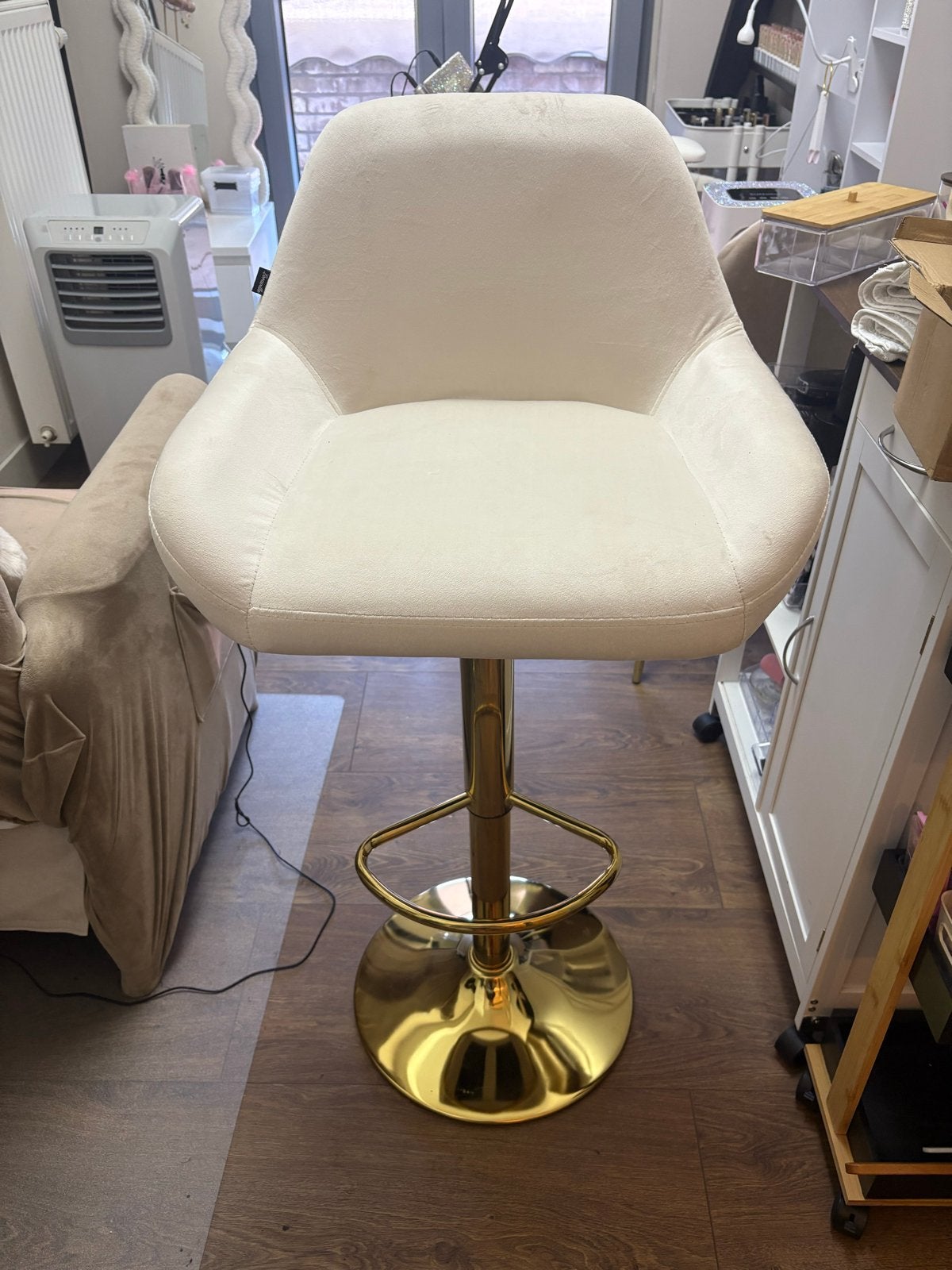 Mooie nieuwe barstoel goud met beige zitting, Ophalen, In hoogte verstelbaar, Nieuw, Metaal