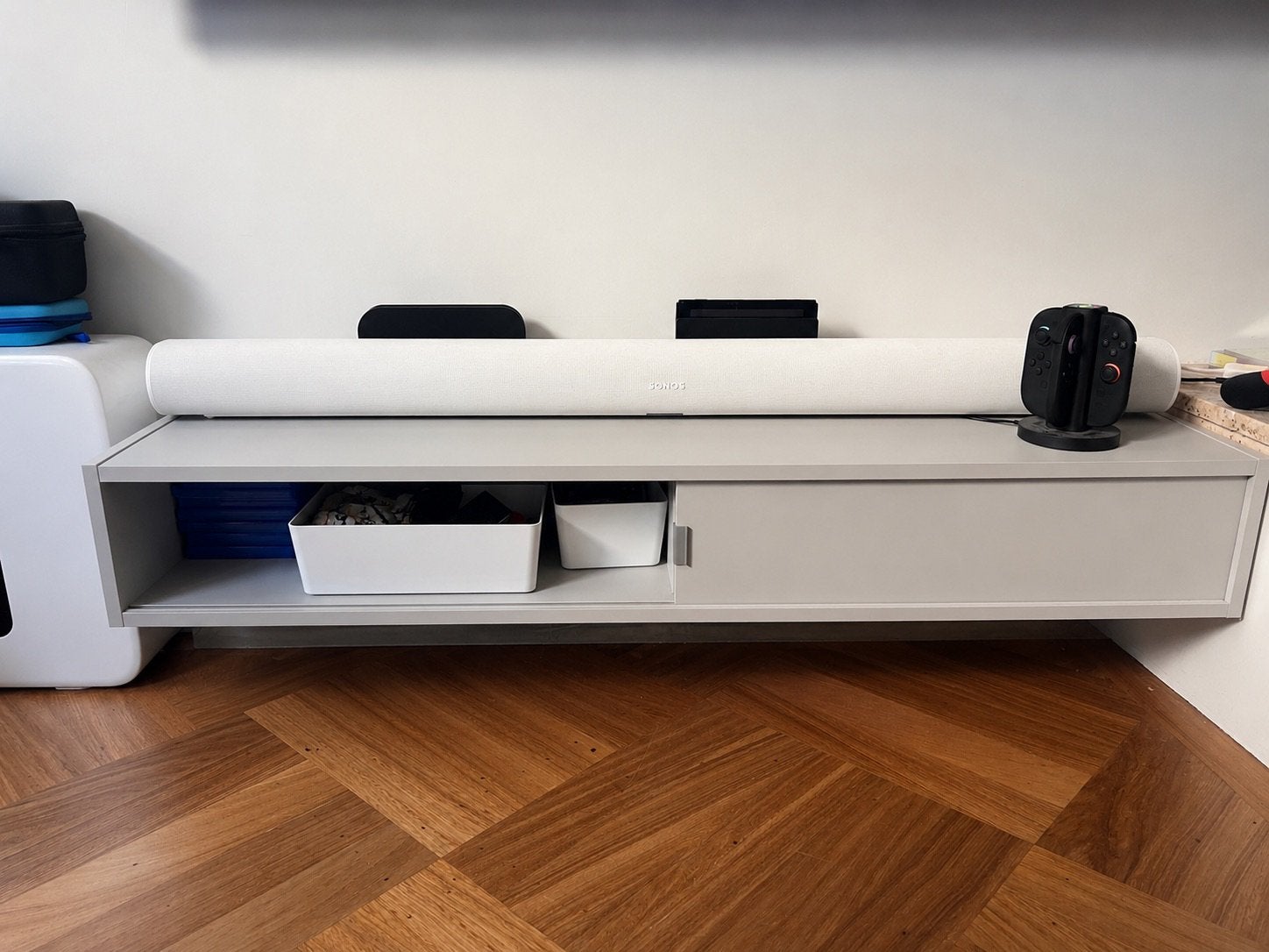 Ikea Spiksmed grijze mediaplank/tvkast, 117x32cm, Ophalen, Gebruikt, 100 tot 150 cm, 25 tot 50 cm
