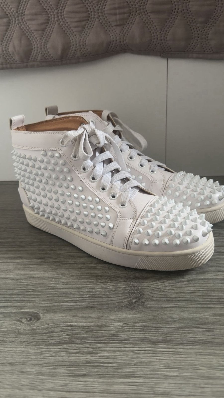 Nike en Louboutin schoenen, Ophalen of Verzenden, Gedragen, Wit, Sneakers of Gympen