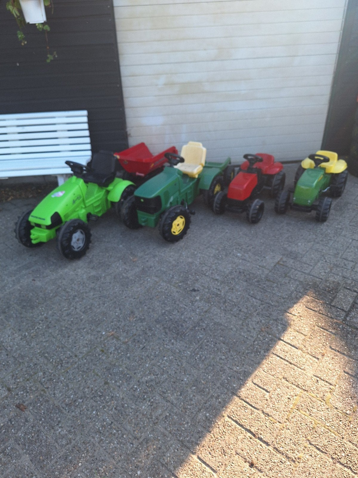 Leuk nette 4 stuks trekker 2 stuks met kar
Ziet er netjes

r, Overige merken, ., Ophalen of Verzenden, Zo goed als nieuw