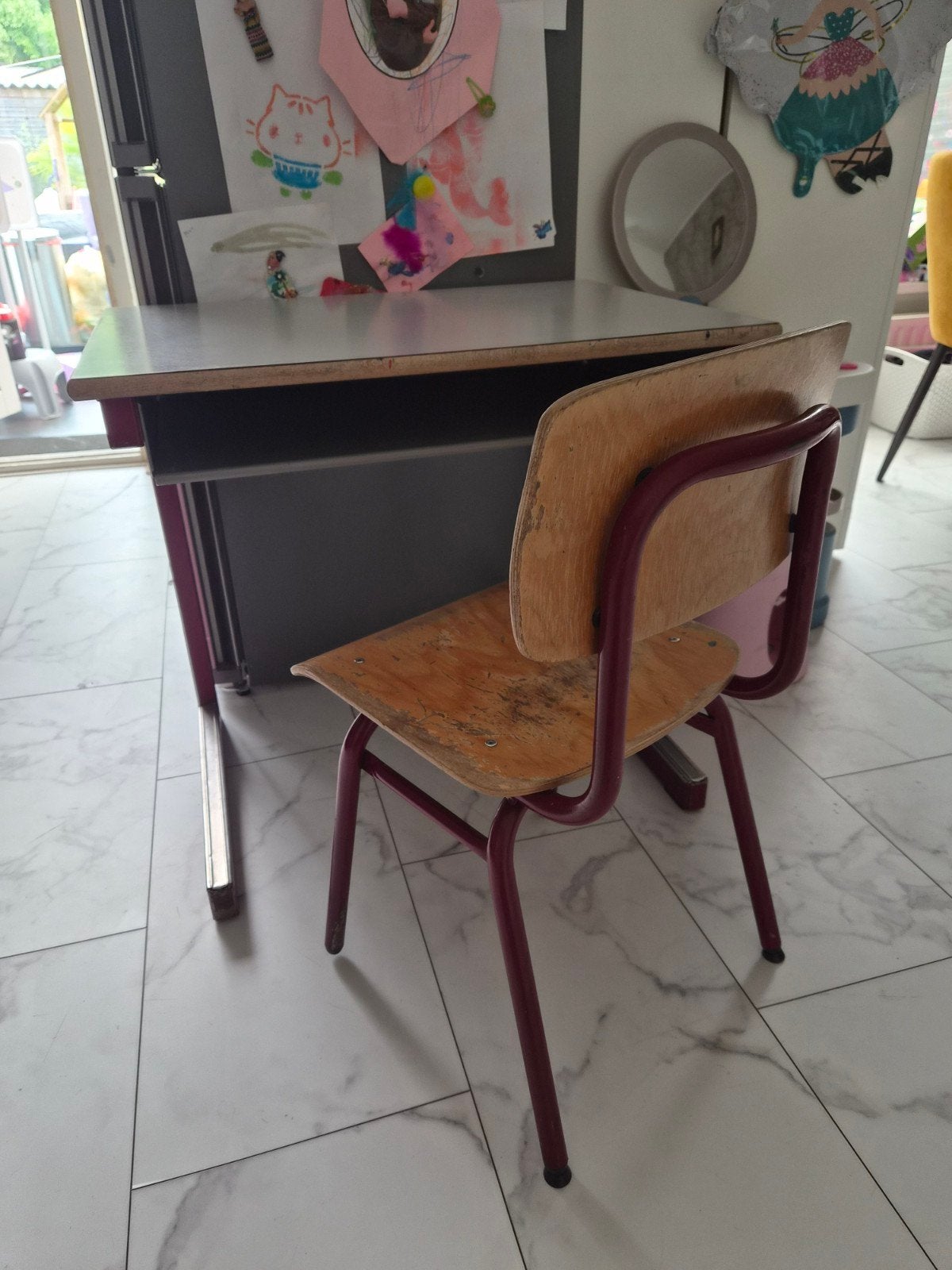 Klassiek school bureautje, Kinderen en Baby's, Kinderkamer | Tafels en Stoelen, Ophalen of Verzenden