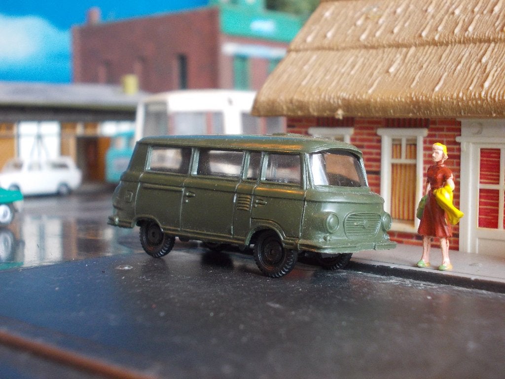 1961 Barkas B 1000 Kombiwagen - SES DDR Militair legergroen, Hobby en Vrije tijd, Modelauto's | 1:87, Ophalen of Verzenden, Zo goed als nieuw