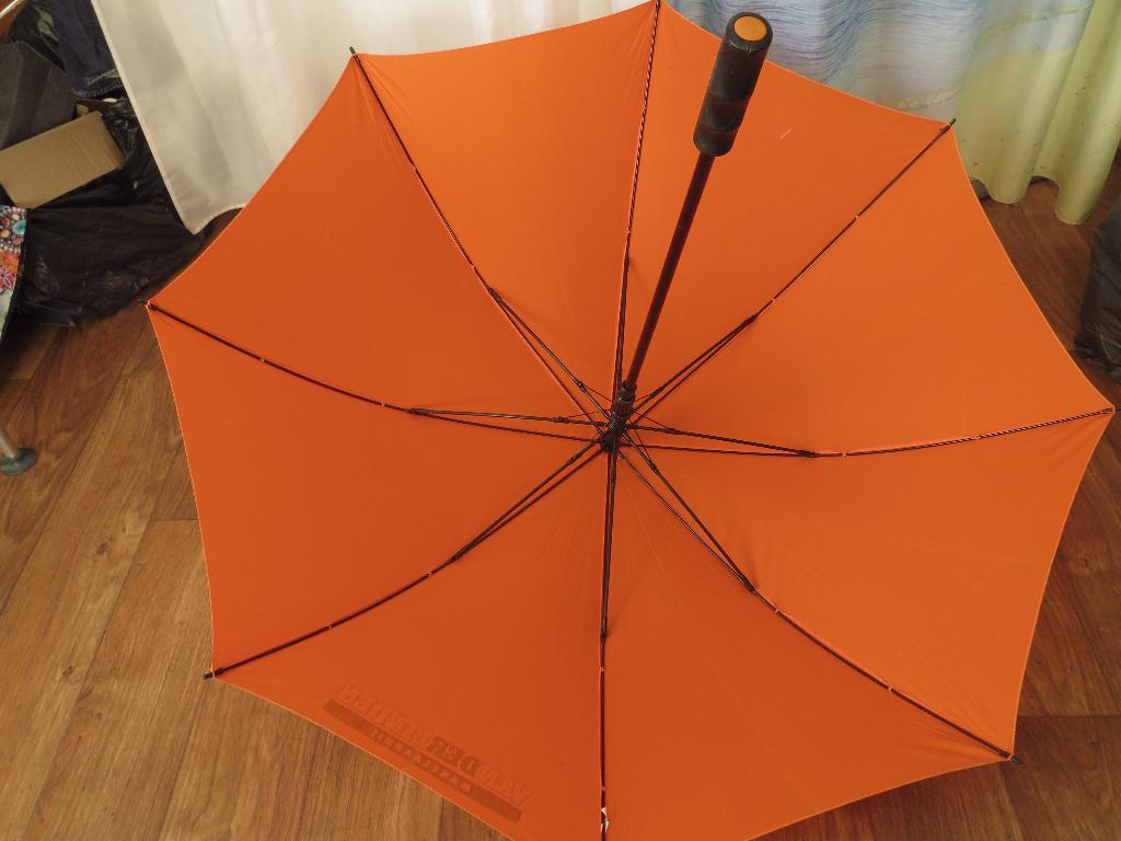 oranje paraplu met naam makelaardij, Ophalen, Gebruikt, Oranje