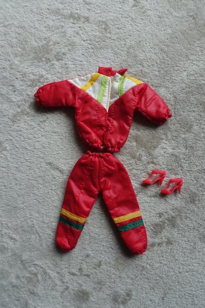 Iconische winter outfit voor Barbie, incl. schoentjes, Kinderen en Baby's, Ophalen of Verzenden, Gebruikt, Barbie