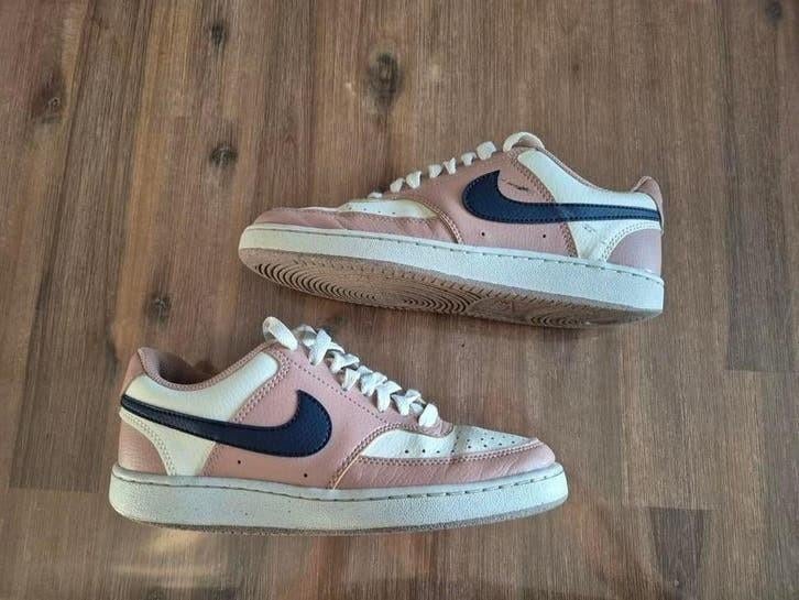 Nike sneakers maat 36,5, Meisje, Sportschoenen, Ophalen of Verzenden, Zo goed als nieuw