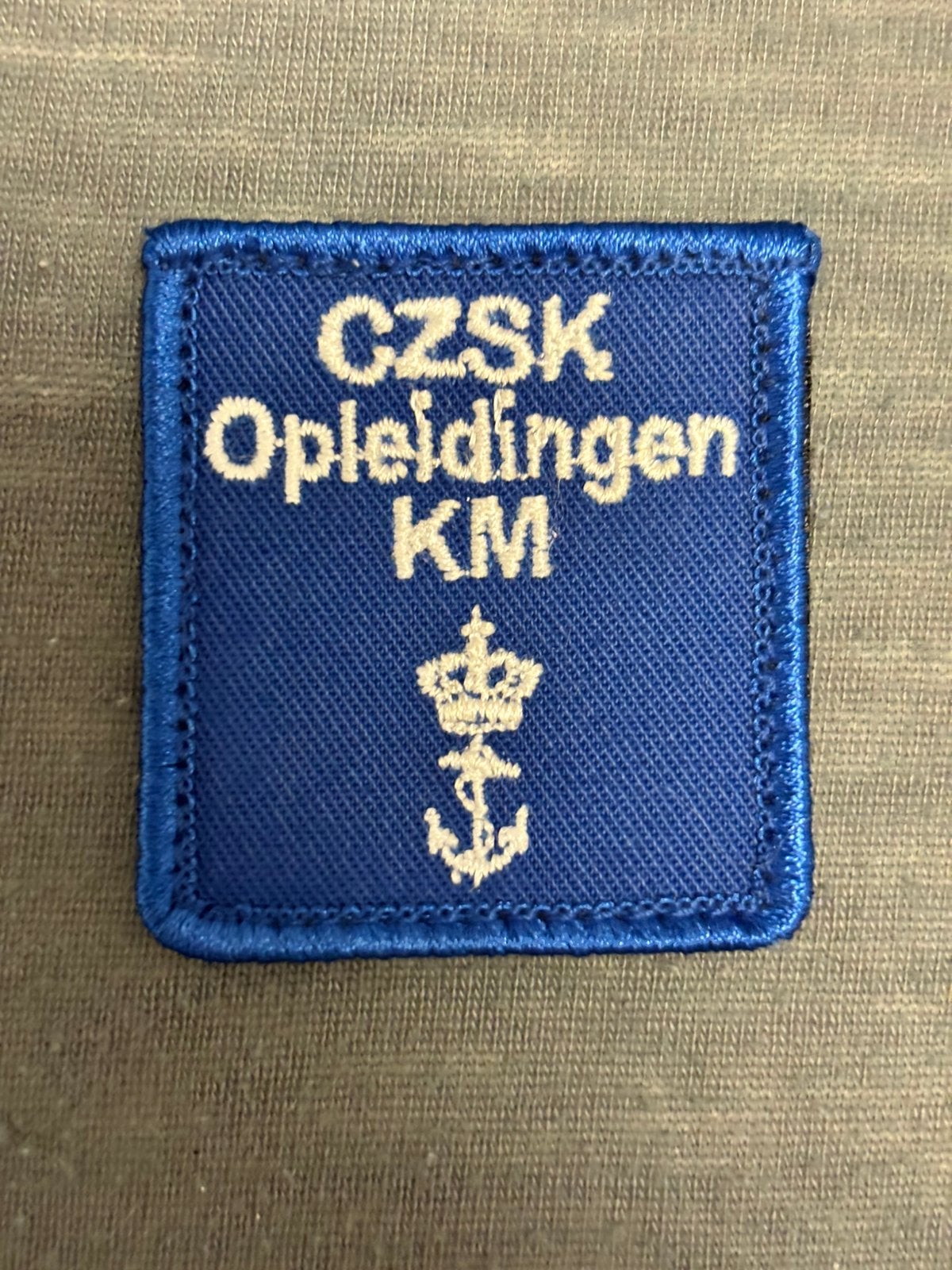 5x5 borst embleem CSZK opleidingen KM, Verzenden, Marine, Nederland, Embleem of Badge