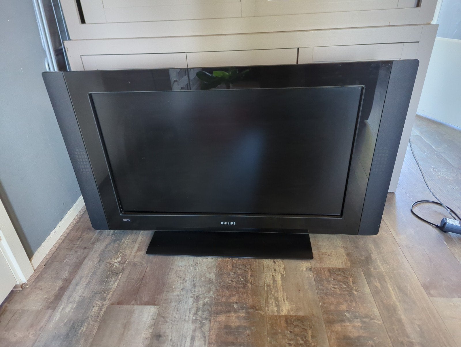 Philips 42 inch TV met voet en afstandsbediening, Philips, Gebruikt, 50 Hz, Ophalen of Verzenden