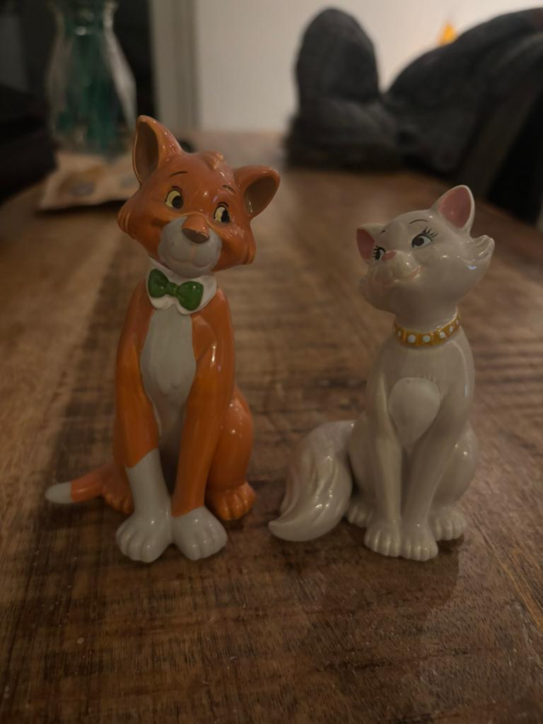 Porselijnen beeldjes aristokatten, Ophalen of Verzenden, Zo goed als nieuw