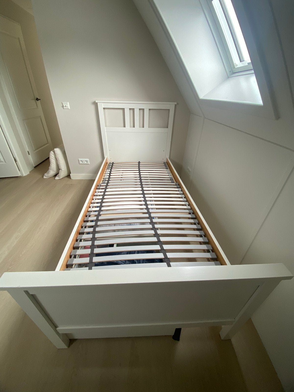 Wit Ikea eenpersoonsbed verstelbare lattenbodem geen matras!, Ophalen, 90 cm, Eenpersoons, Wit