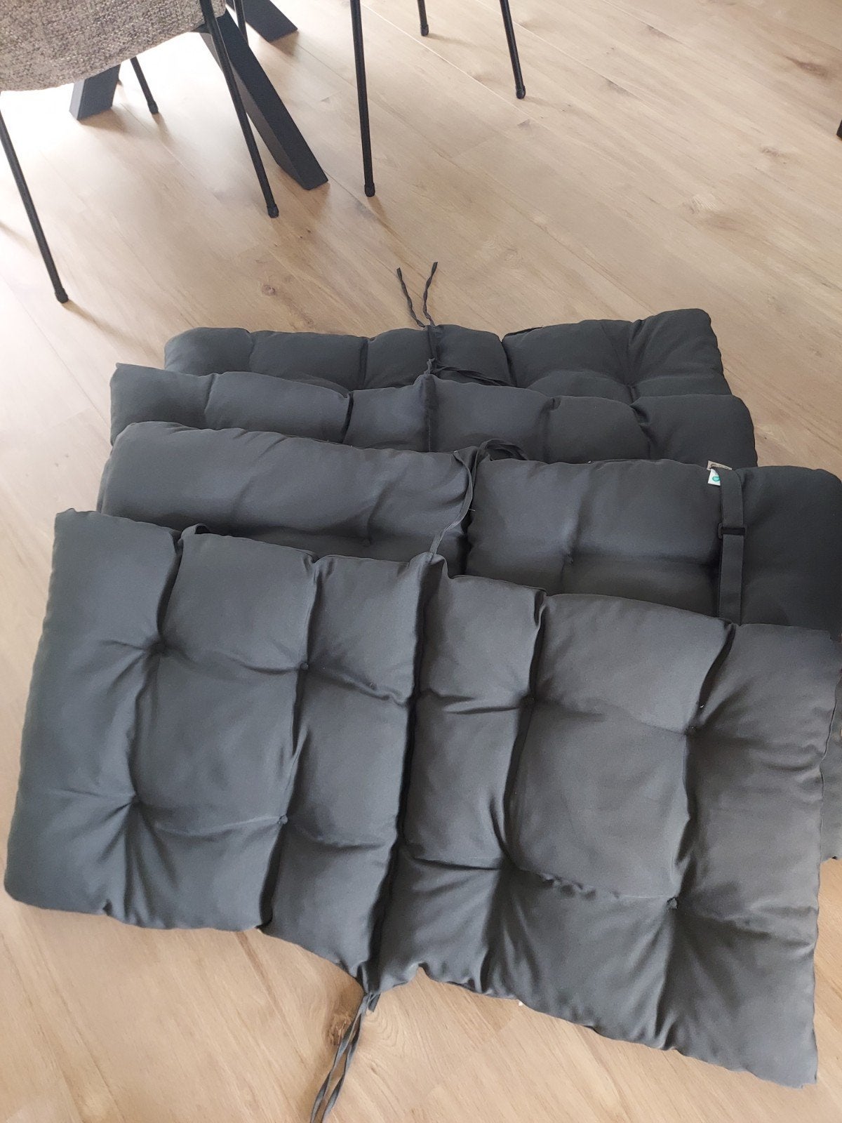 Comfortabele grijze tuinkussens - set van 4, Tuin en Terras, Tuinmeubel-accessoires, Ophalen, Zo goed als nieuw