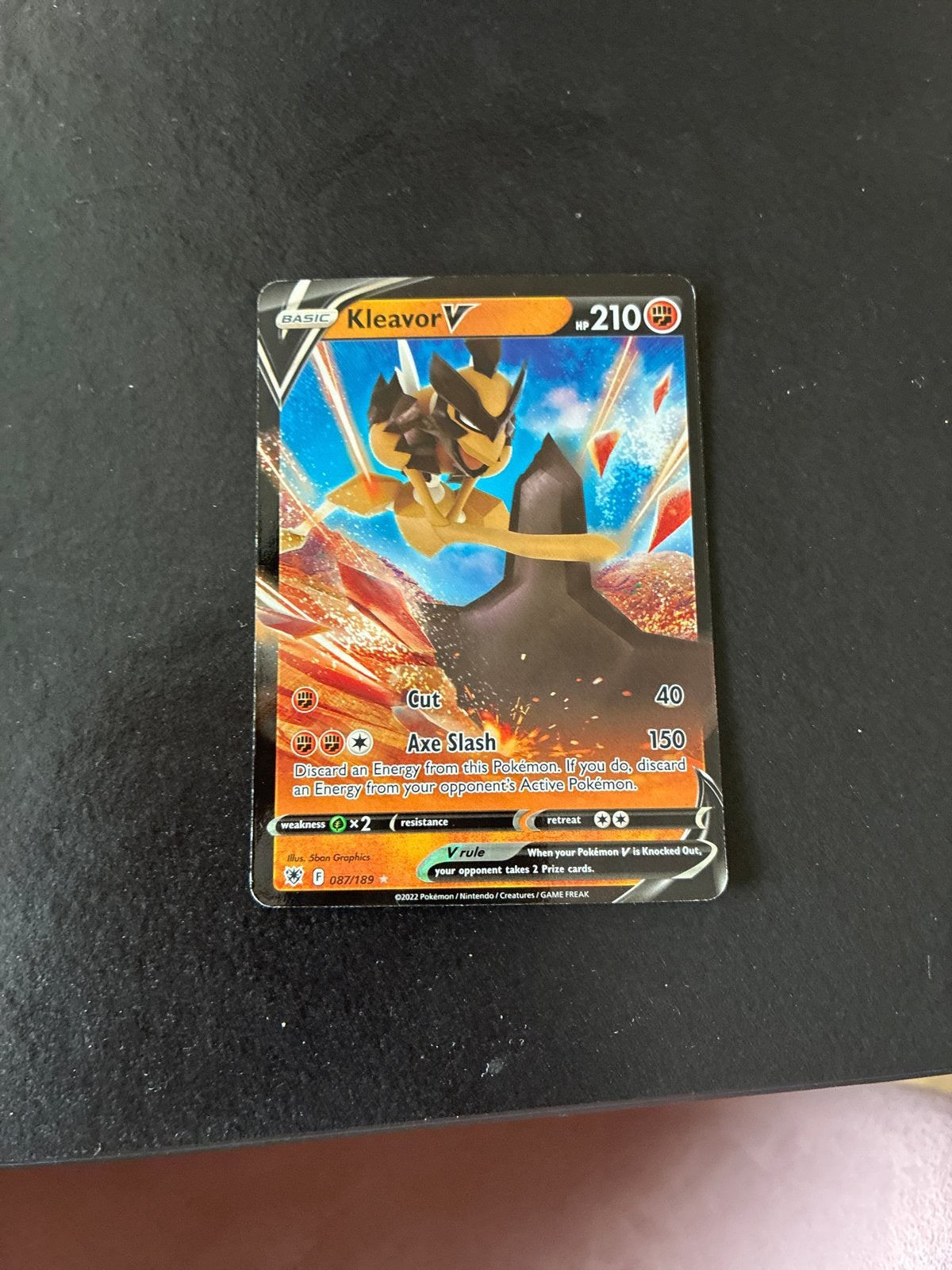 Pokémon Kaart Kleavor V 087/185, Ophalen, Zo goed als nieuw, Losse kaart