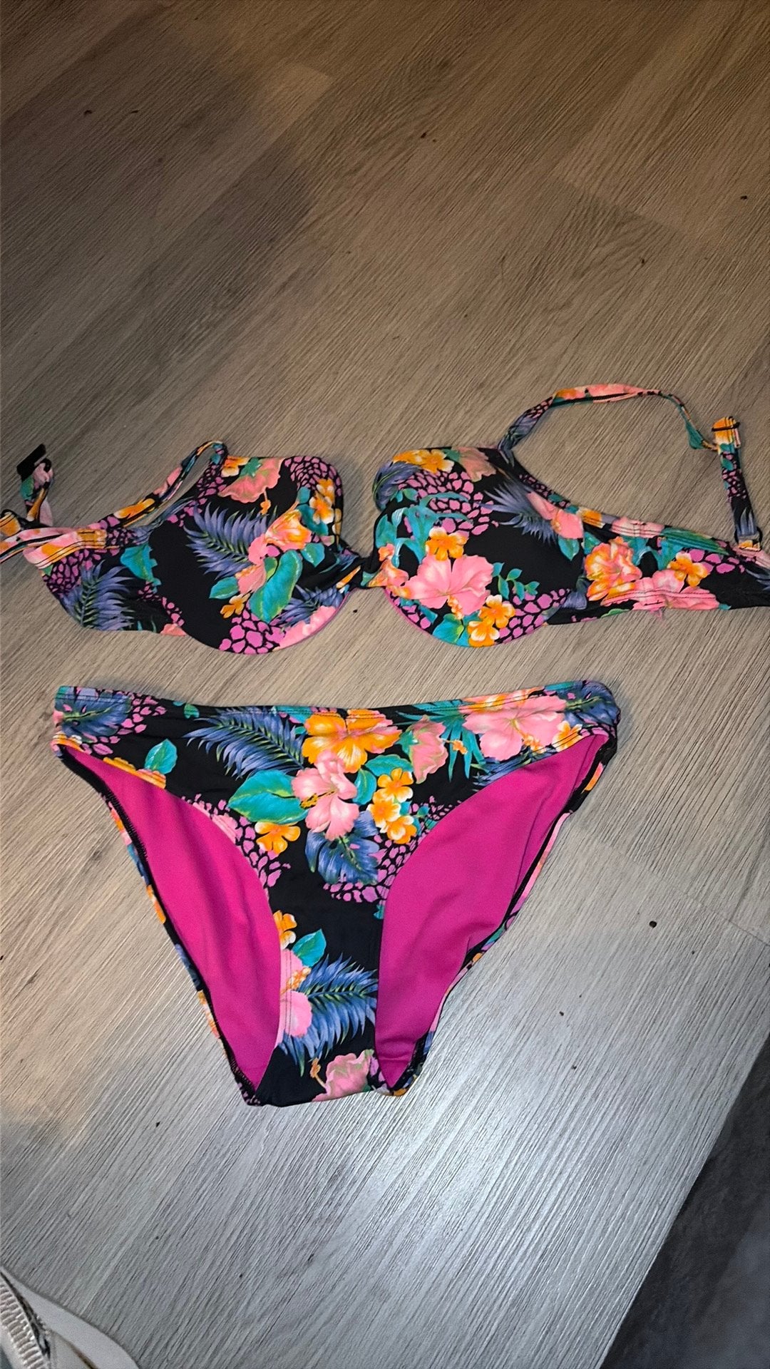 Gratis Bikini, Kleding | Dames, Ophalen of Verzenden, Zo goed als nieuw, Bikini
