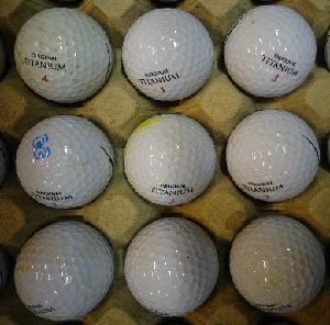 Golfballen original TITANIUM zo goed als nieuw 25 stuk, Ophalen of Verzenden, Zo goed als nieuw, Bal(len)