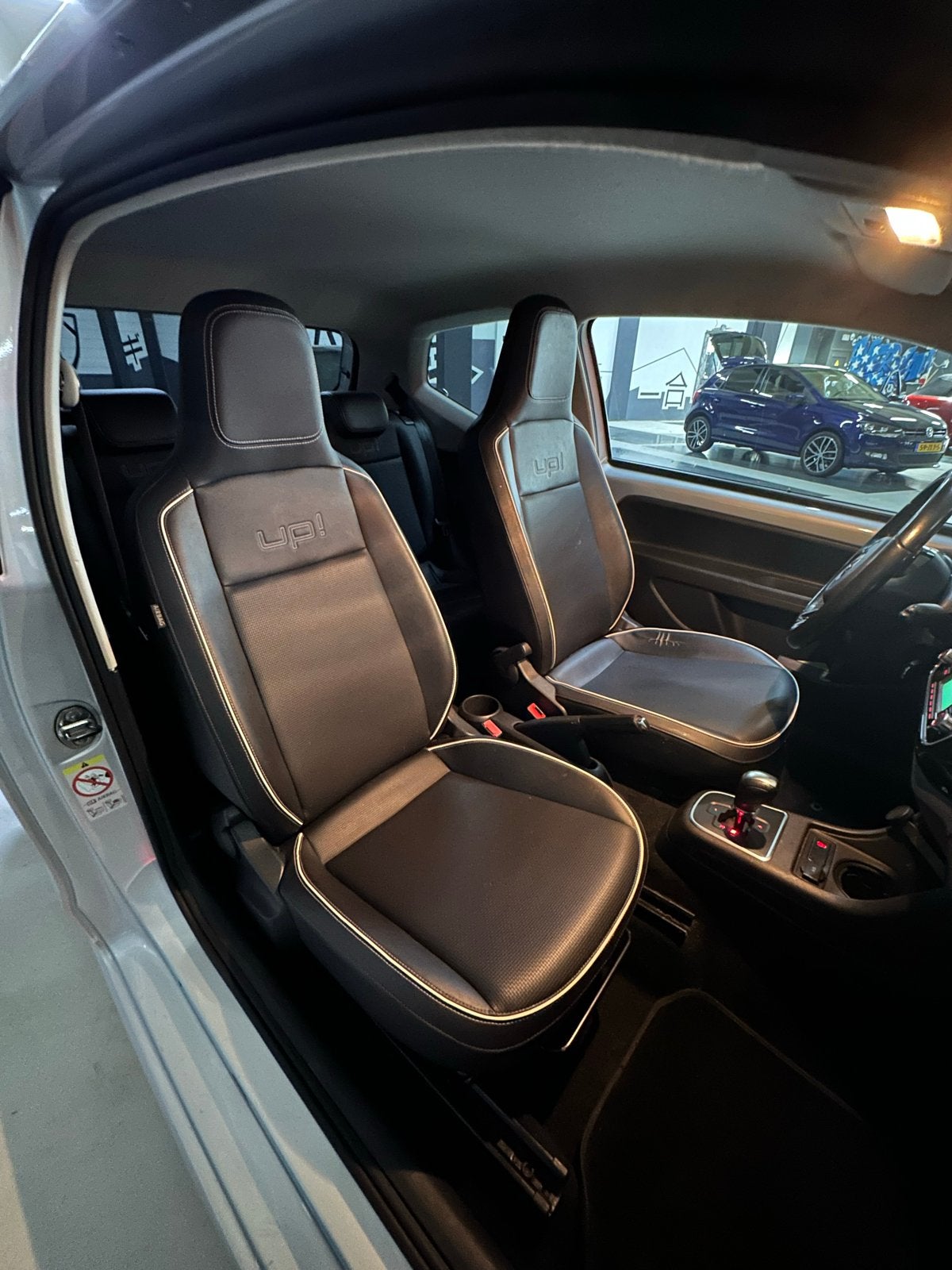 Foto 8 van Volkswagen up! 1.0 55KW AUT 2012 Grijs