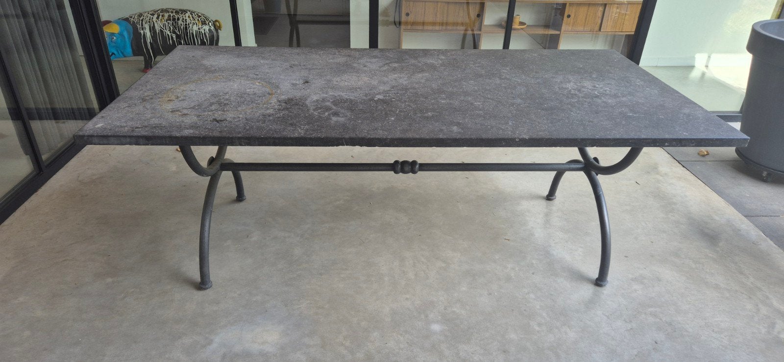 Gratis massief hardtuintafel met metalen onderstel, Ophalen, Gebruikt, Overige materialen, 50 tot 100 cm