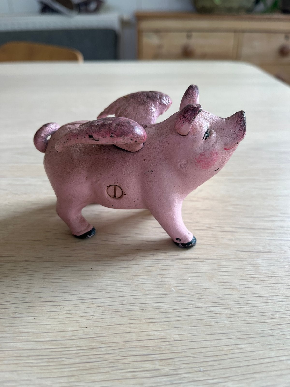 Vliegend varken spaarpot - Roze gietijzer, Verzamelen, Spaarpotten, Ophalen of Verzenden, Gebruikt, Metaal of Blik, Dier