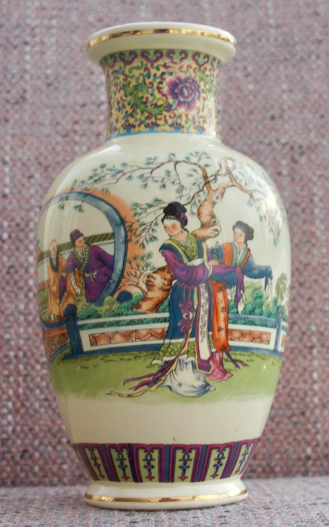 chinese vaas, 27 cm. gemerkt. jaren 60., Ophalen of Verzenden