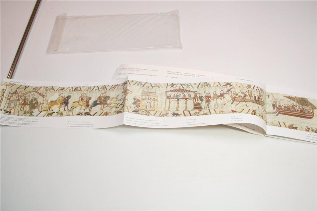 De Tapisserie van Bayeux — Complete Reproductie [10m], Ophalen of Verzenden, Gelezen