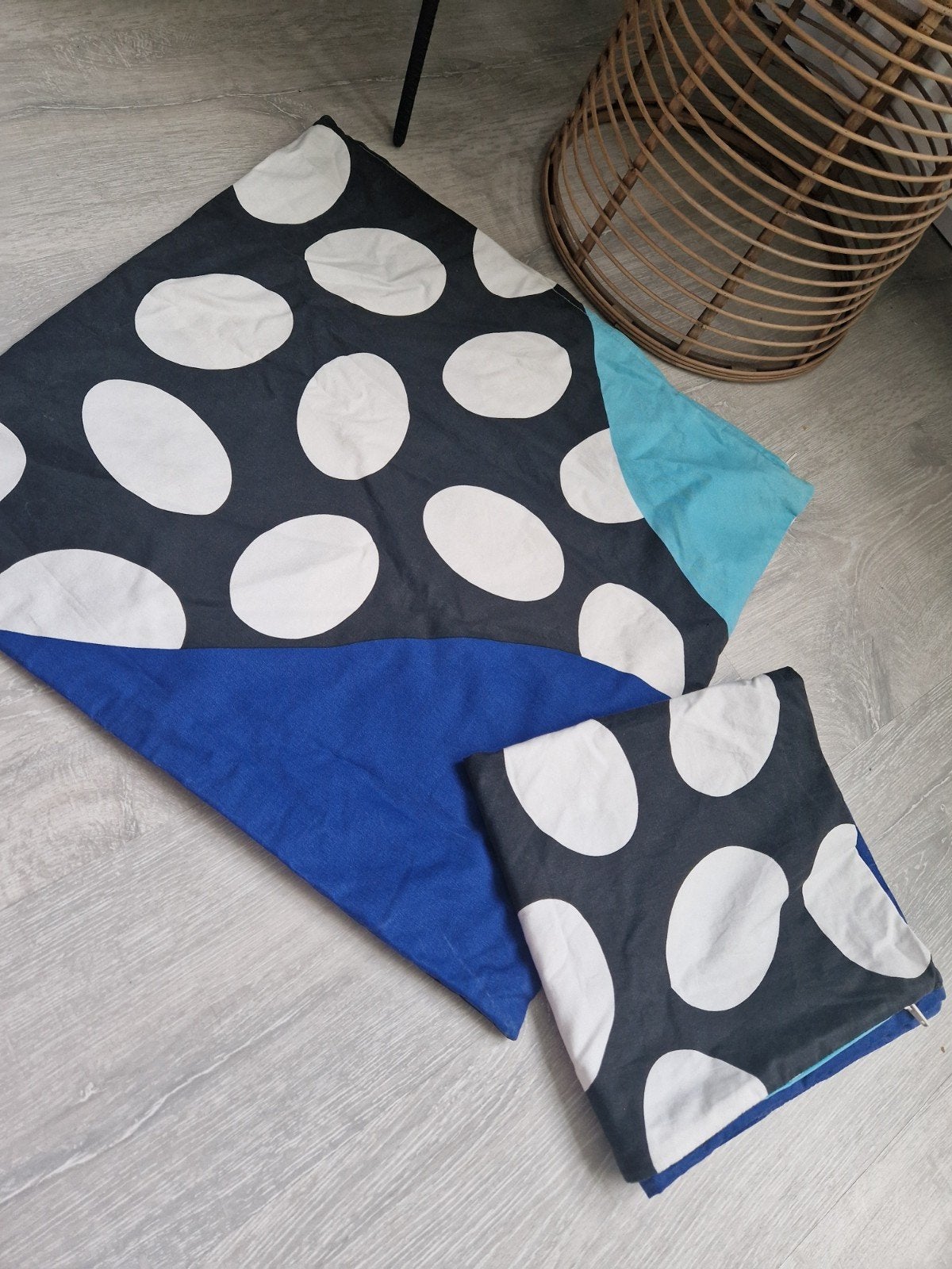 IKEA MOSAIKBLAD Kussenhoezen - Blauw/Zwart met stippen, Huis en Inrichting, Gebruikt, Met print, Meerkleurig, IKEA
