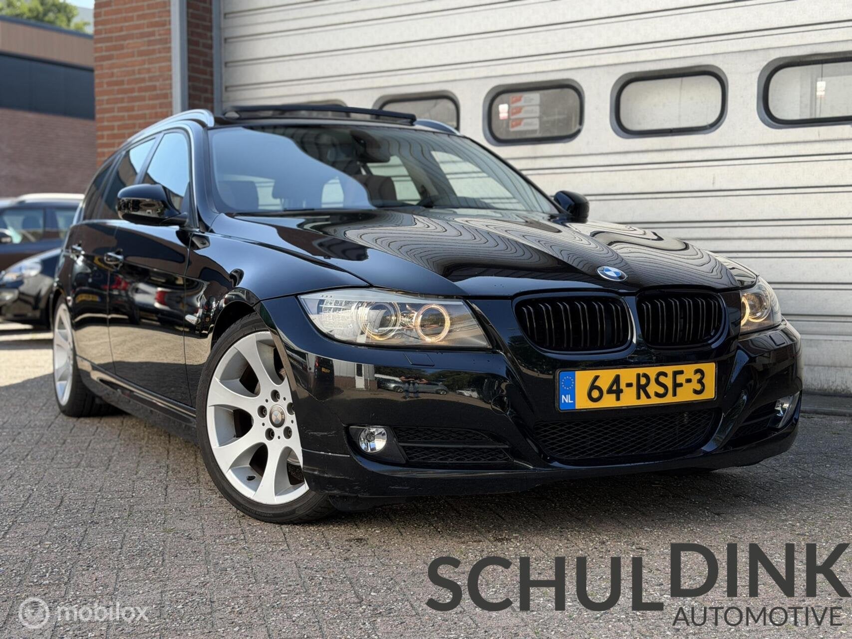 BMW 3-serie 318i Luxury Line PANORAMADAK|CRUISE CONTROLE|AIR, Auto's, Euro 5, 4 cilinders, Zwart, Handgeschakeld
