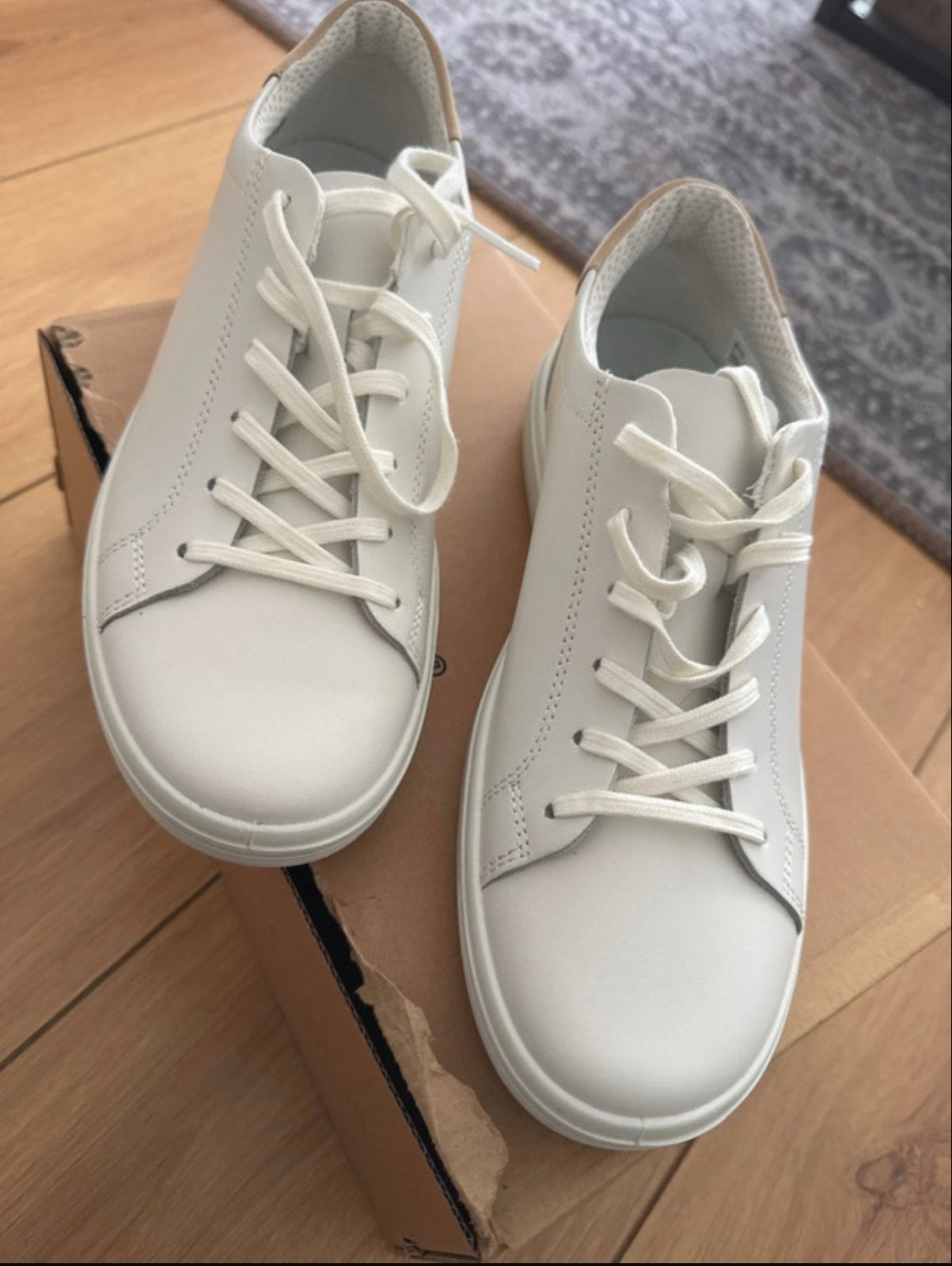 Ecco dames sneakers - Maat 39 - Nieuw in doos, Kleding | Dames, Schoenen, Ophalen of Verzenden, Nieuw, Wit, Sneakers of Gympen