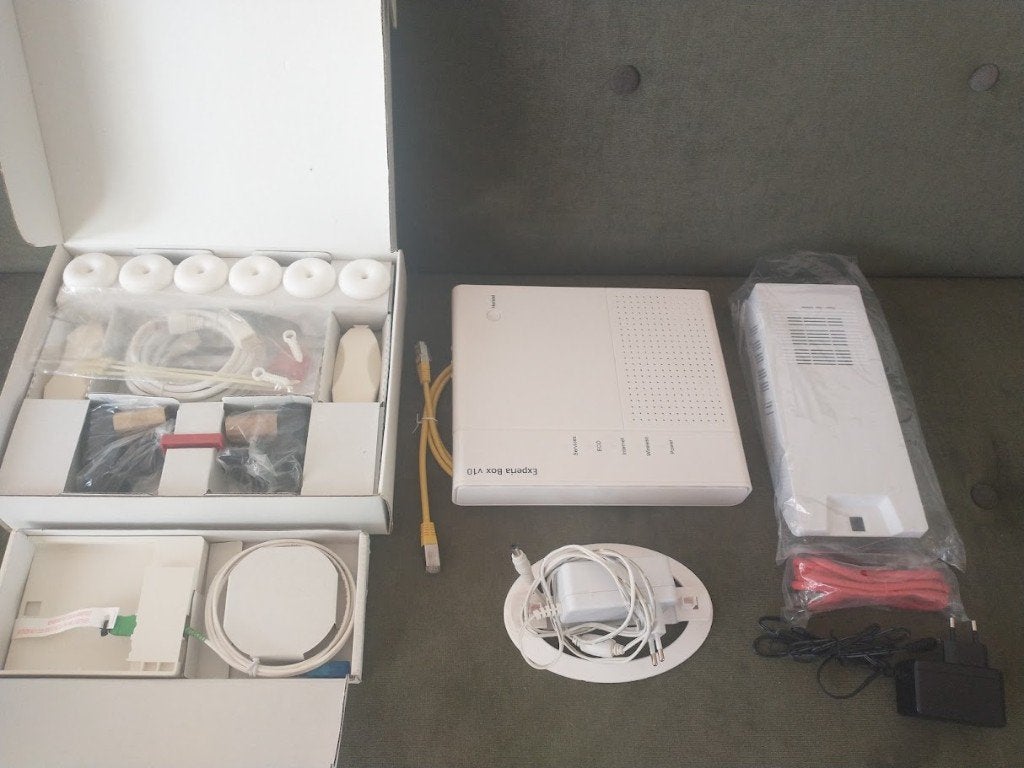Complete KPN Glasvezel Set met Experia V10 & ZTE NT, Computers en Software, Ophalen of Verzenden, Nieuw, Router, KPN Experia