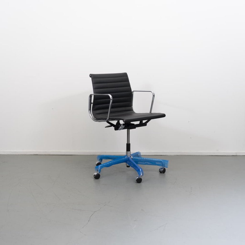 Vitra Eames EA 117 Bureaustoel Zwart Leer - Chroom, Niet ingevuld, Nieuw, Niet ingevuld, Niet ingevuld