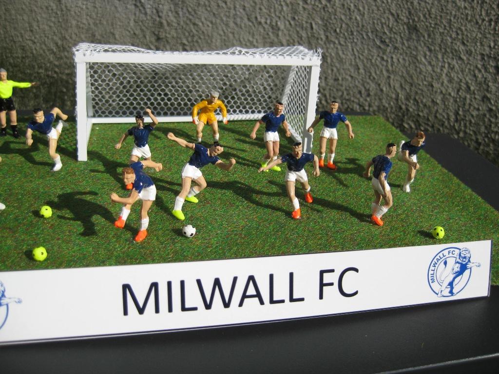 MILLWALL FC, Verzenden, Nieuw, Buitenlandse clubs, Vaantje of Sjaal