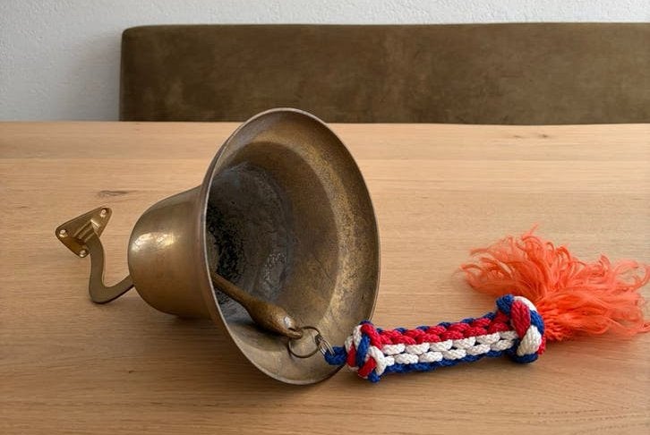 Antieke Messing Scheepsbel met Rood-Wit-Blauw Allemansend, Ophalen of Verzenden, Zo goed als nieuw, Motorboot of Zeilboot