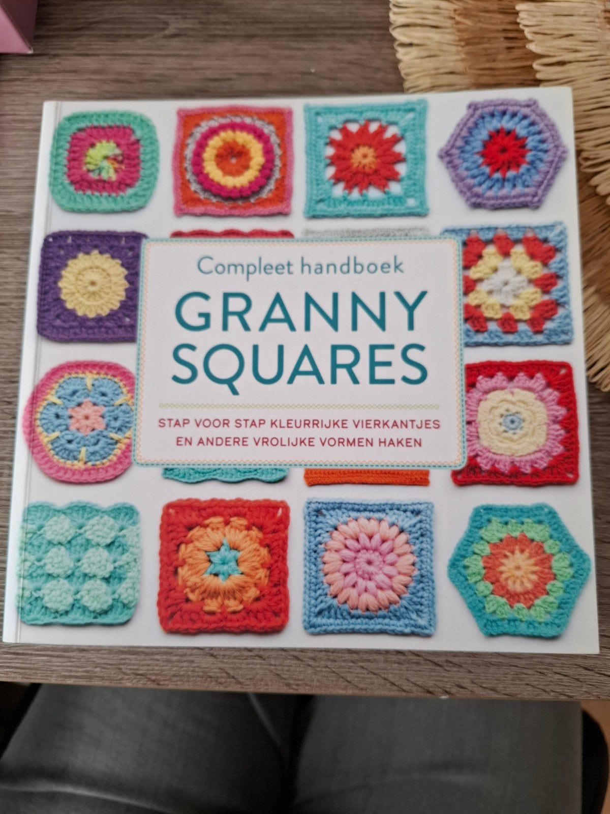 Compleet handboek Granny Squares haken, Ophalen of Verzenden, Zo goed als nieuw, Breien en Haken