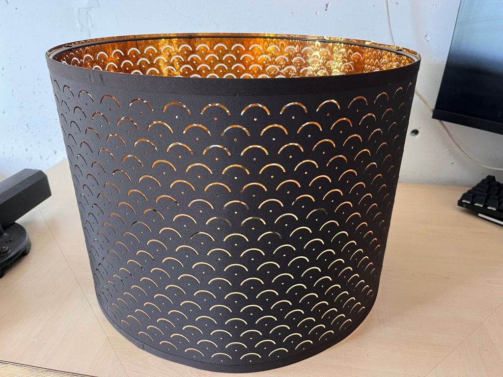 IKEA NYMÖ Lampenkap – Zwart / Goud (44 cm), Huis en Inrichting, Overige typen, Zwart, 44 cm, Rond
