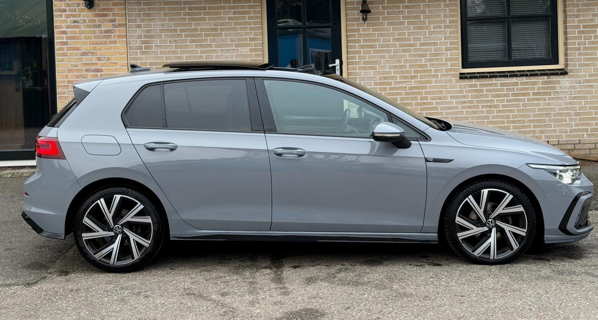 Volkswagen Golf 2.0 TDI R-Line | PANO | CAMERA| HEAD UP|ACC, Auto's, Dealer onderhouden, Gebruikt, Euro 6, 4 cilinders