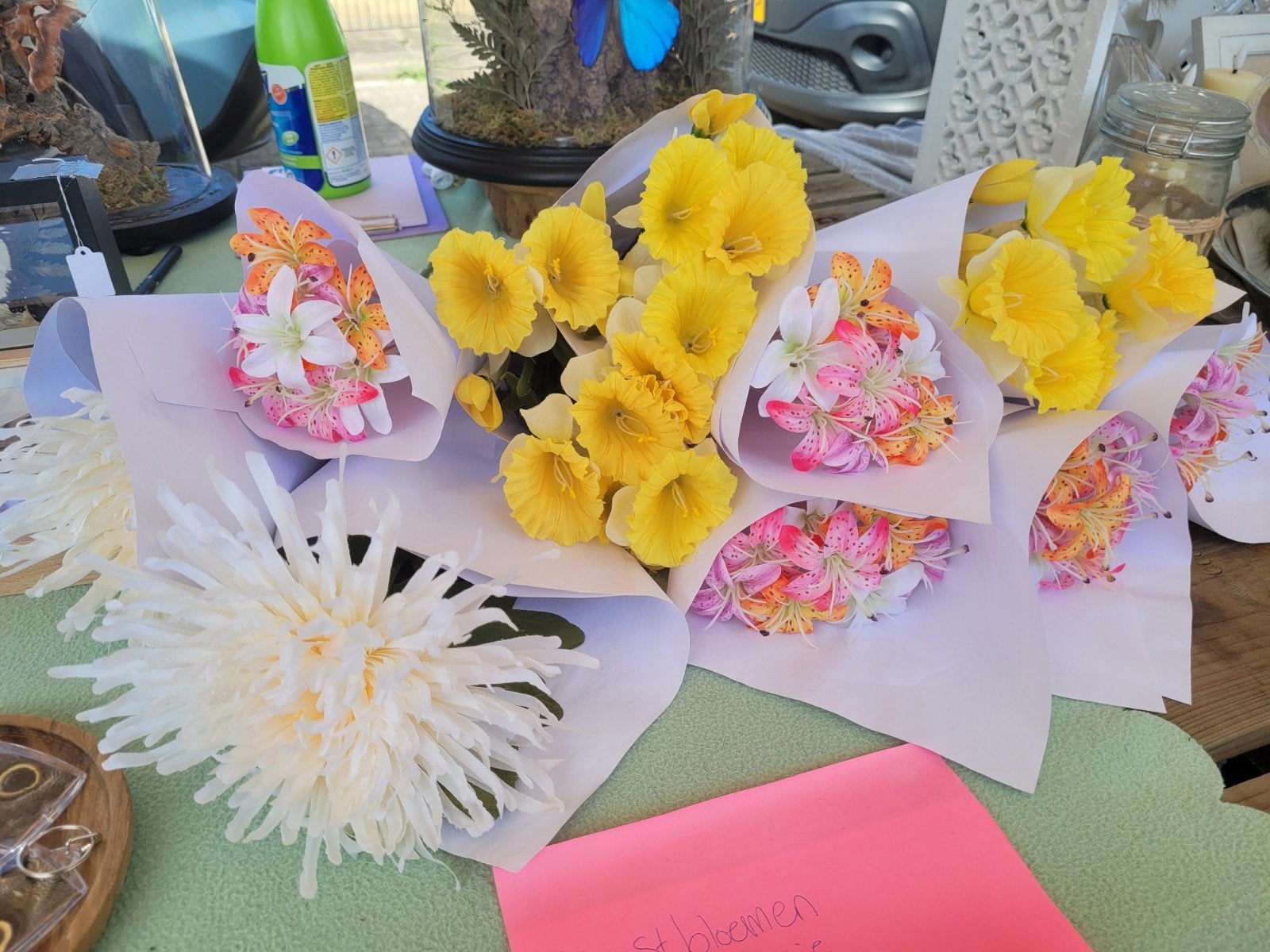 Bosjes kunstbloemen, narcissen, mini lelies en chrysanten, Huis en Inrichting, Woonaccessoires | Kunstplanten en Kunstbloemen