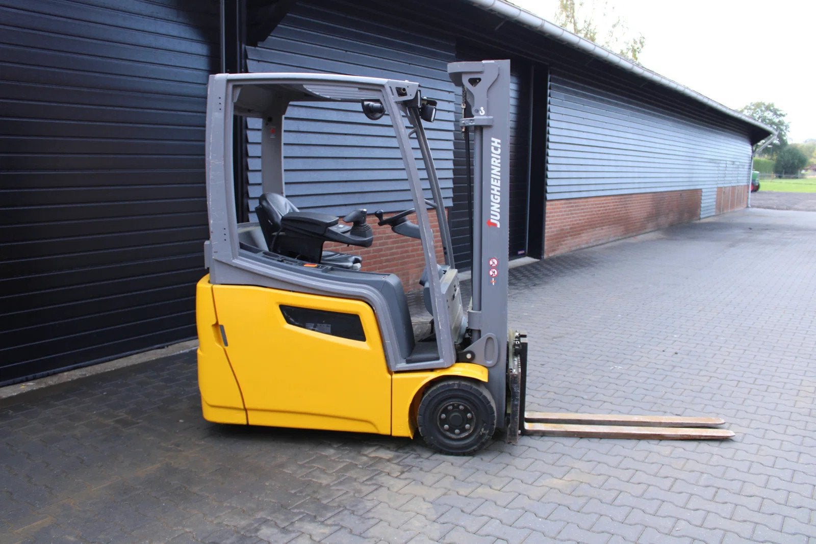 Jungheinrich EFG216 heftruck elektrische freelift triplex si