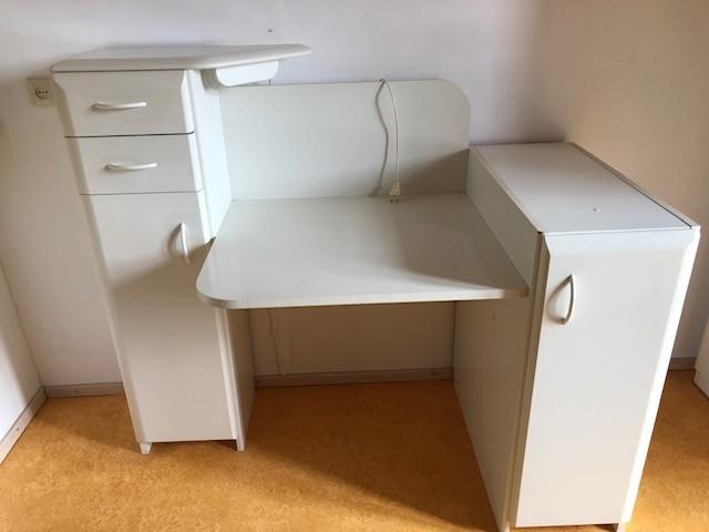 bureau met bijbehorende kast, Ophalen, Gebruikt, Demontabel, Kinderbureau